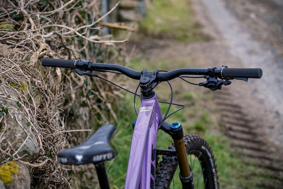 Hannah Harvey's customised Vitus Sommet MTB